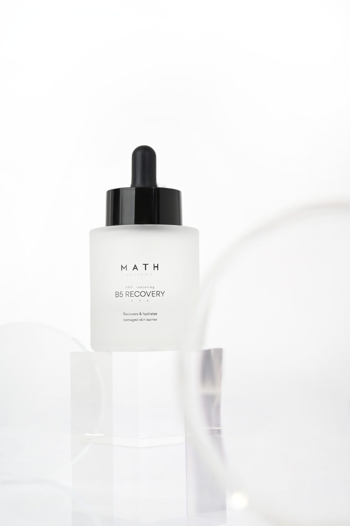 Serum B5 Recovery MATH Scientific w scenerii pielęgnacyjnej