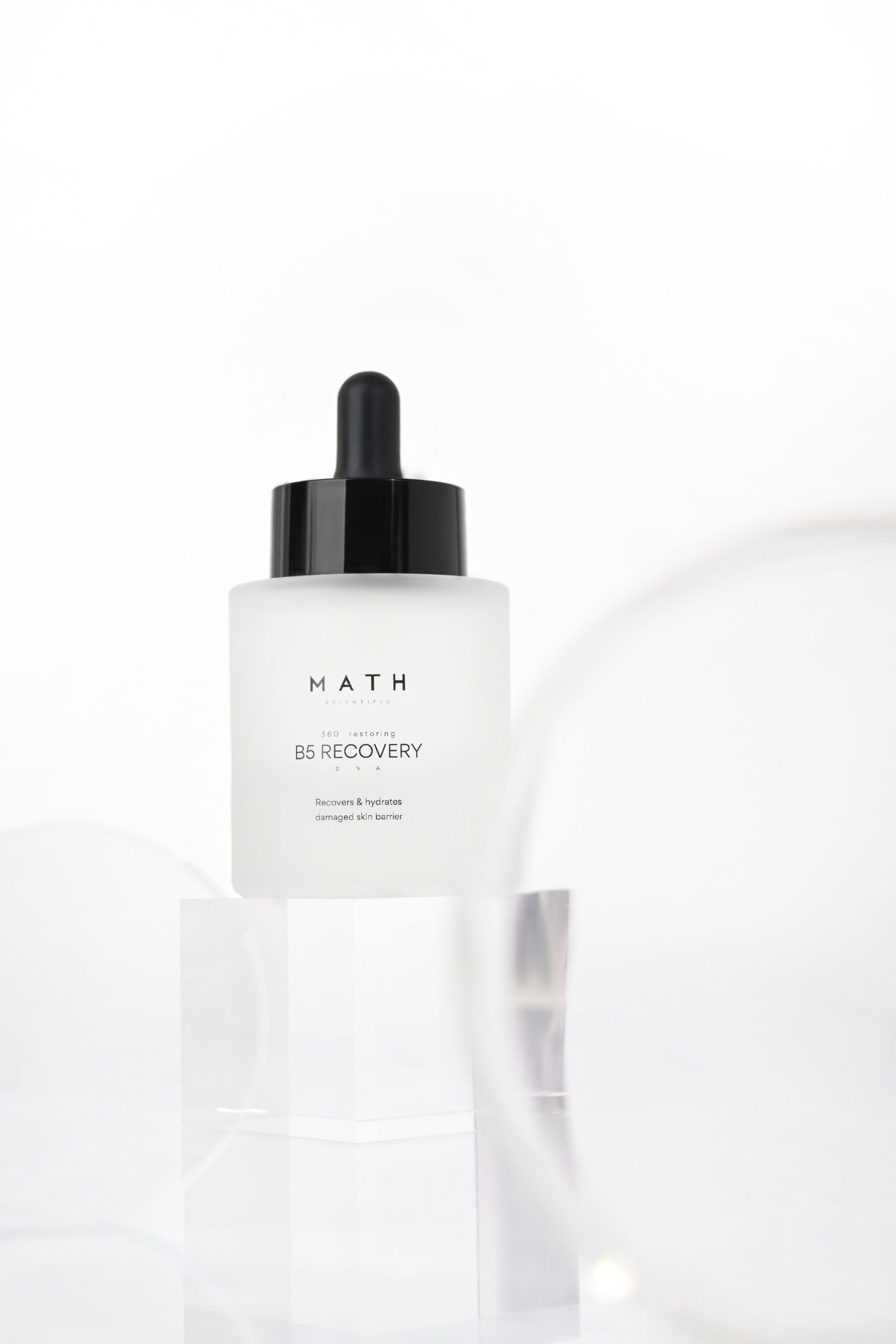 Serum B5 Recovery MATH Scientific w scenerii pielęgnacyjnej