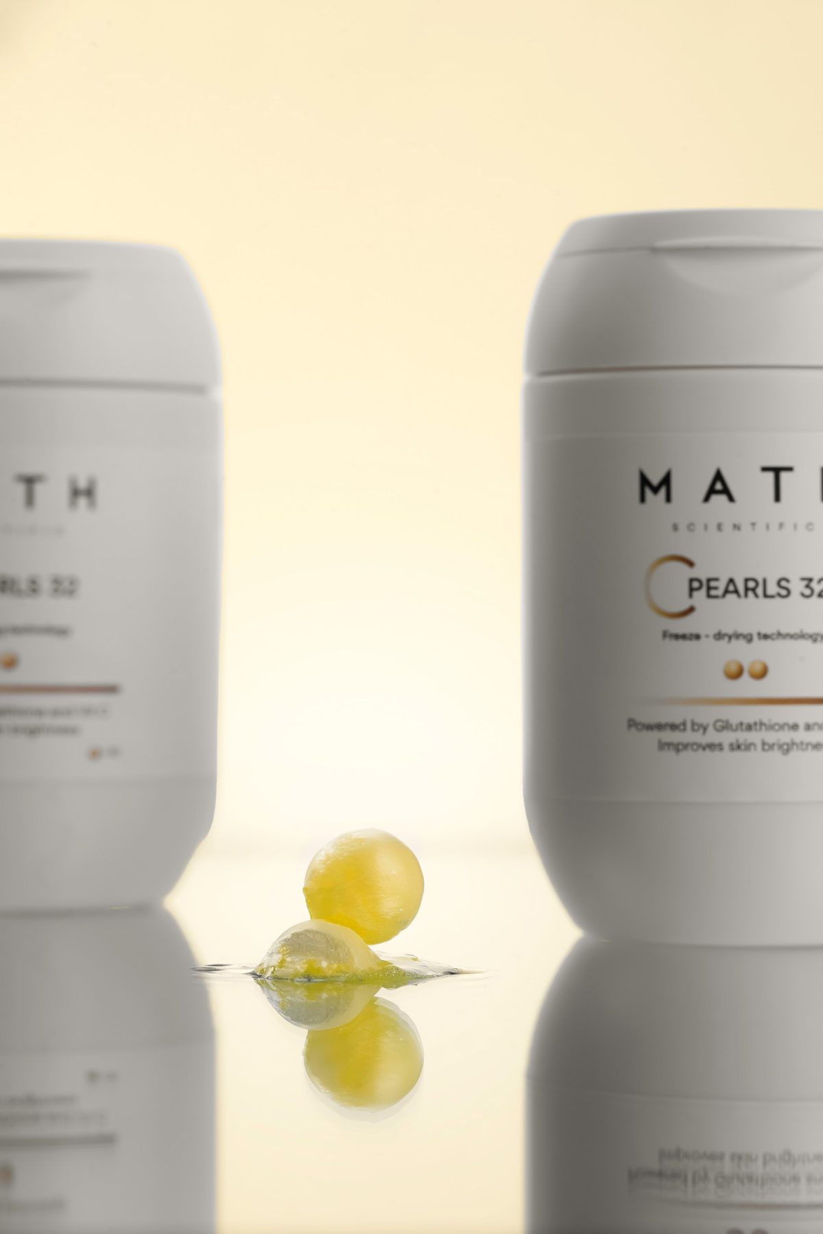 Kosmetyk MATH C-Pearls 32 — ujęcie packshotowe