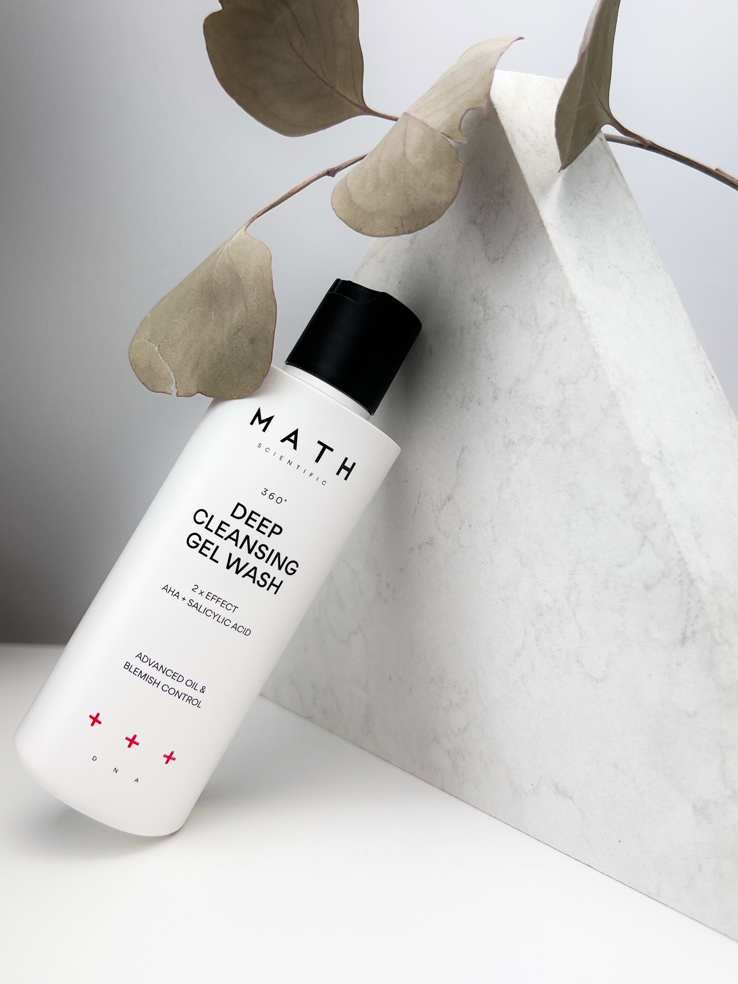 Żel MATH Deep Cleansing Gel Wash wśród jasnych form