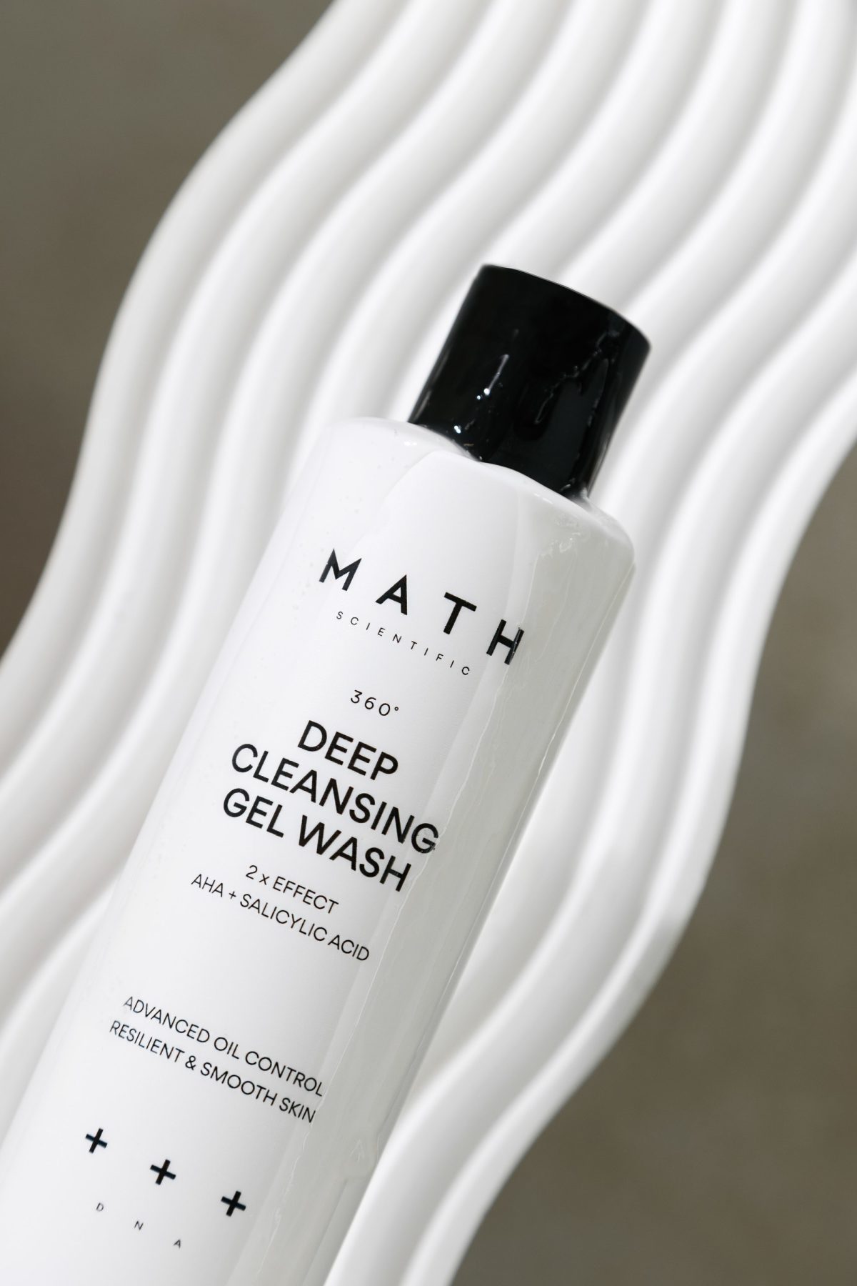 Tekstura żelu MATH Deep Cleansing Gel Wash