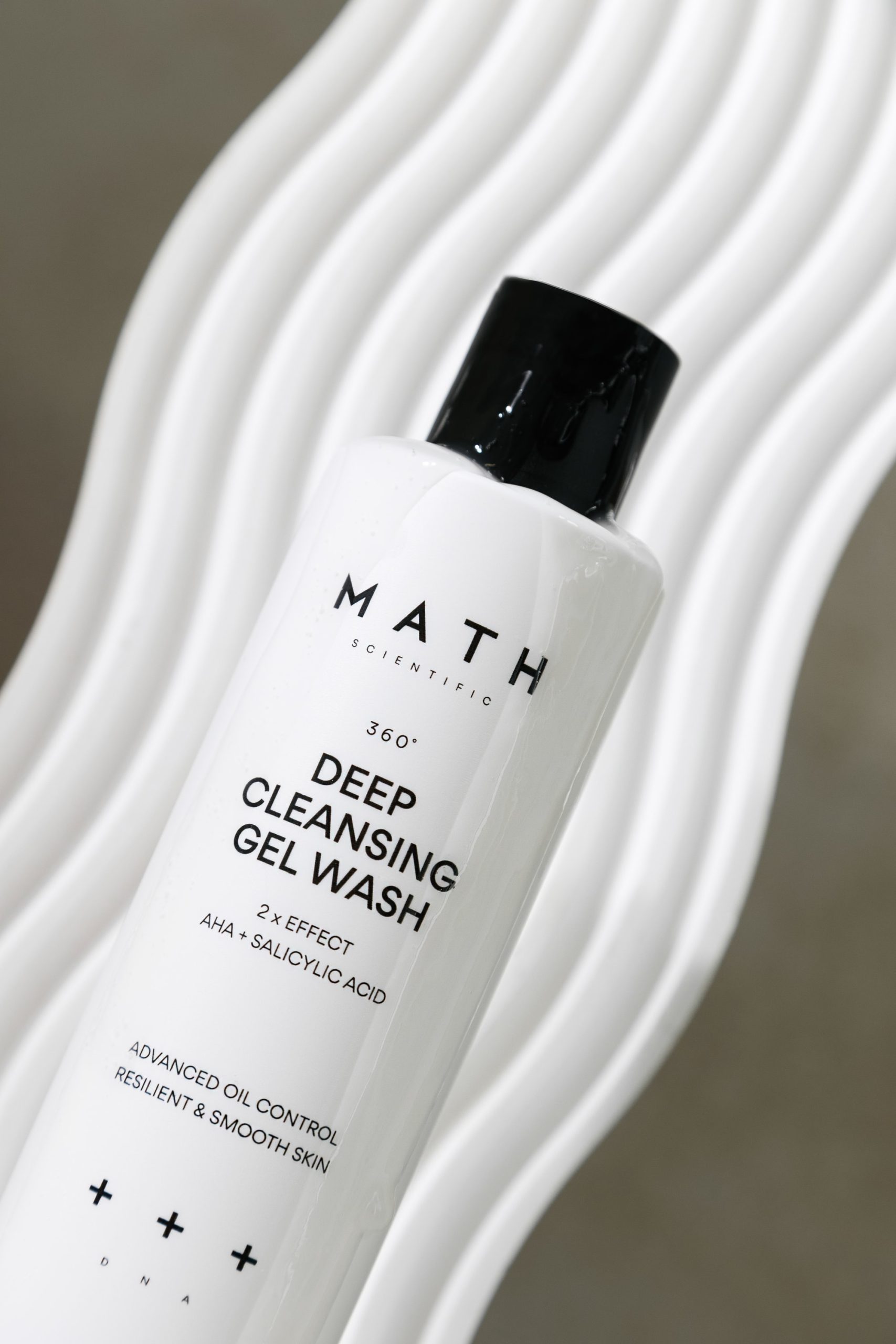 Tekstura żelu MATH Deep Cleansing Gel Wash