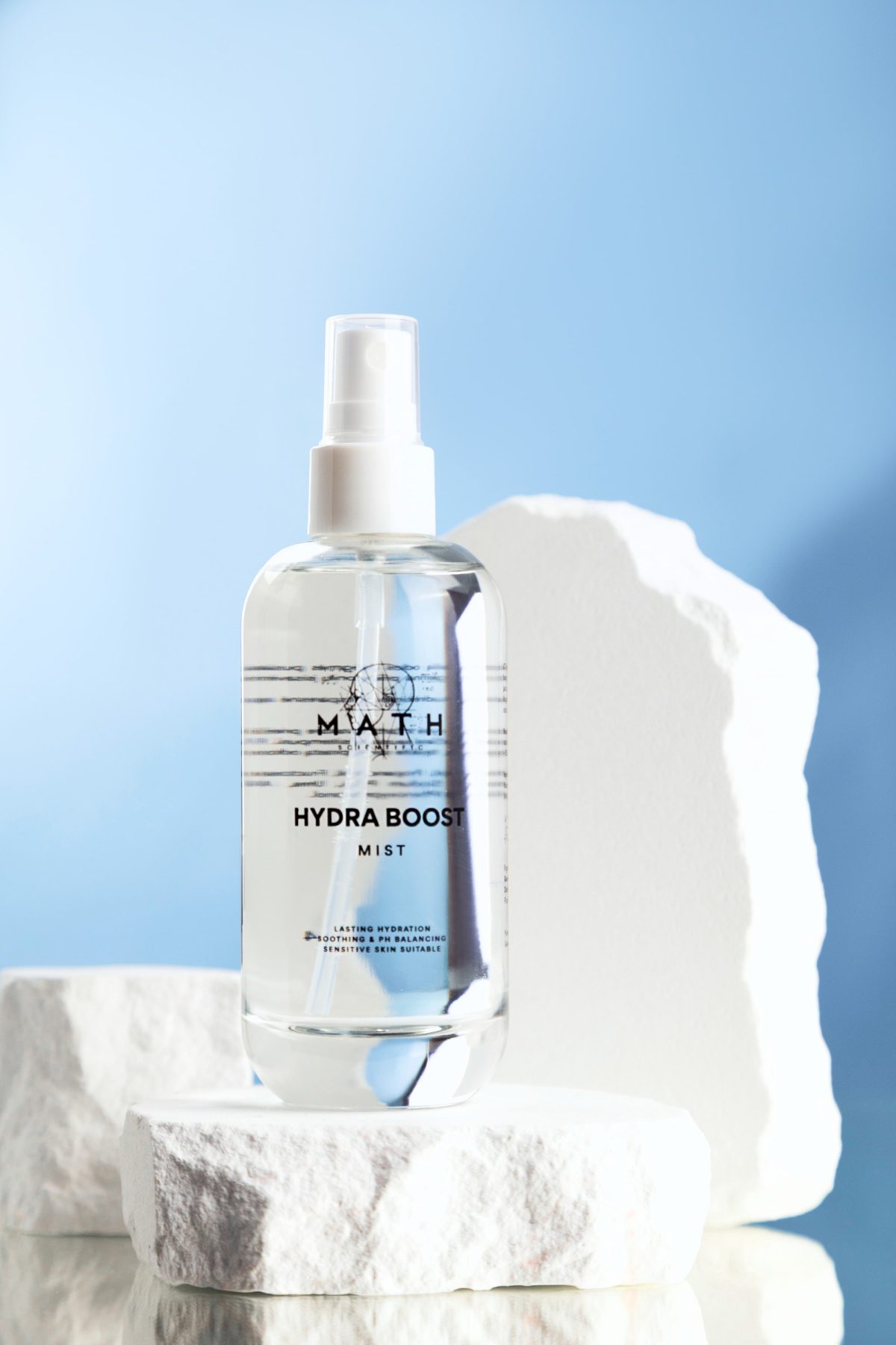 Tonik MATH Hydra Boost Tonic wśród jasnych form