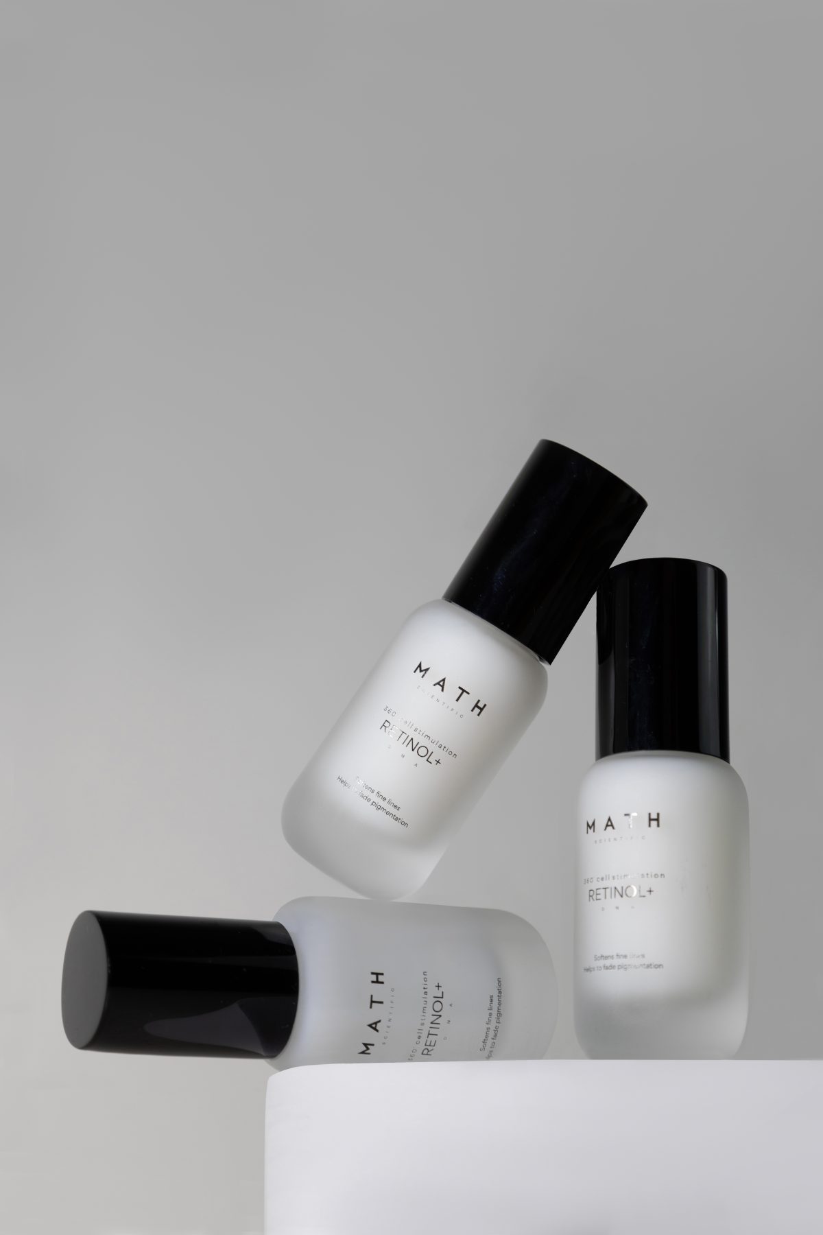 Serum MATH Retinol+ — ujęcie packshotowe