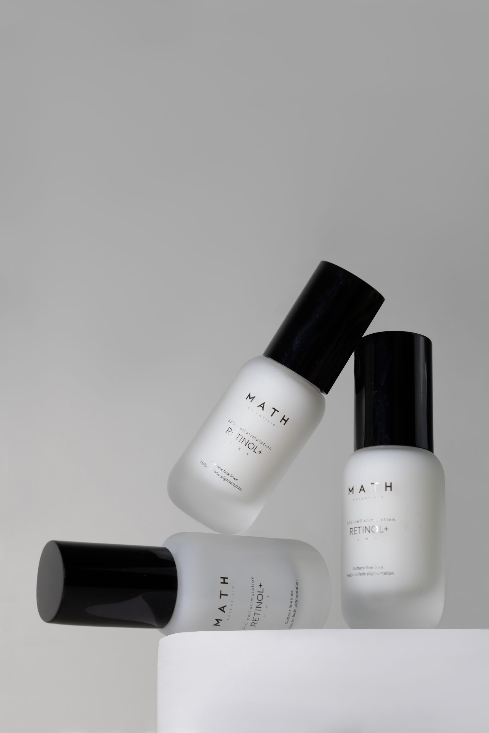 Serum MATH Retinol+ — ujęcie packshotowe